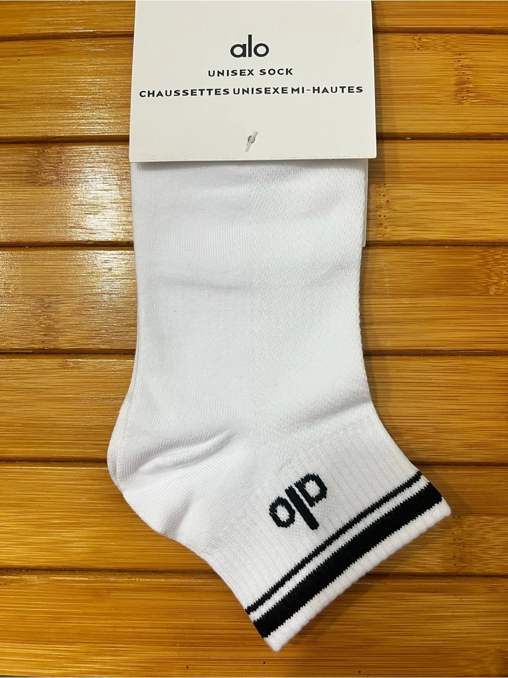Alo Yoga Unisex White Quarter Socks Size Small Athleisure Casual Everyday